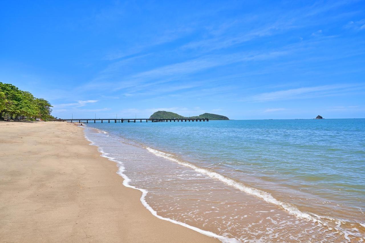Alassio Beachfront Apartments Palm Cove Exterior photo